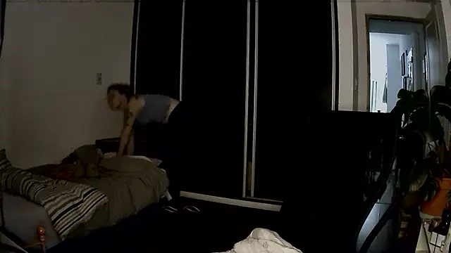 Snapshot of stupid_babybird chatting on December 20, 12:35 am stupid babybird online show from December 20, 12:35 am