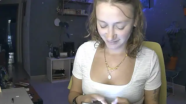 Snapshot of stupid_babybird chatting on February 21, 12:56 am stupid babybird online show from February 21, 12:56 am