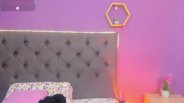 lanna bx online show from December 3, 8:19 pm