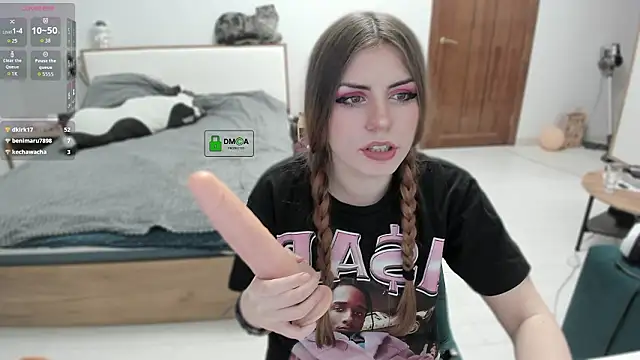 Brooooke online show from February 4, 3:40 pm