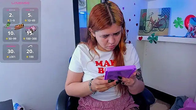 sara winehouse1 online show from April 5, 2:02 pm