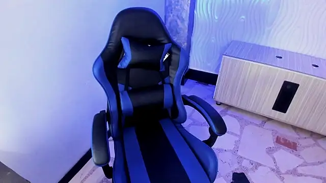 sara winehouse1 online show from February 6, 7:21 pm