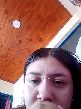 sara winehouse1 online show from December 16, 3:05 pm