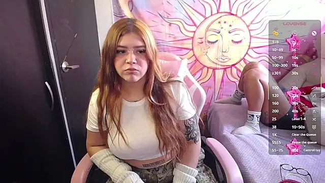 sara winehouse1 online show from February 9, 1:53 pm