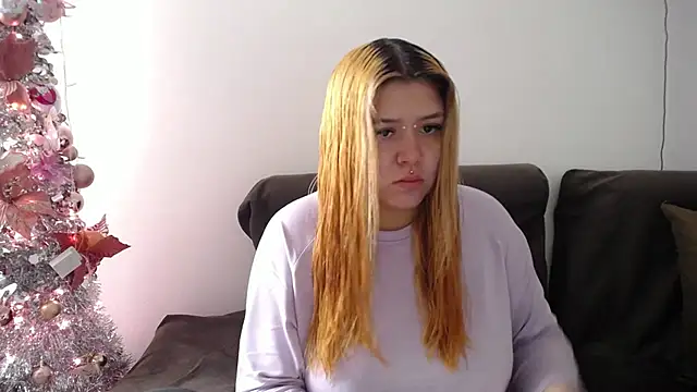 Snapshot of sara_winehouse1 chatting on December 23, 12:30 pm sara winehouse1 online show from December 23, 12:30 pm