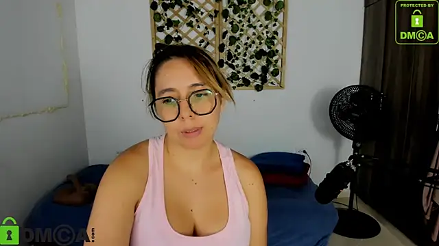 Snapshot of isa_loves_cum chatting on September 9, 9:24 pm isa loves cum online show from September 9, 9:24 pm