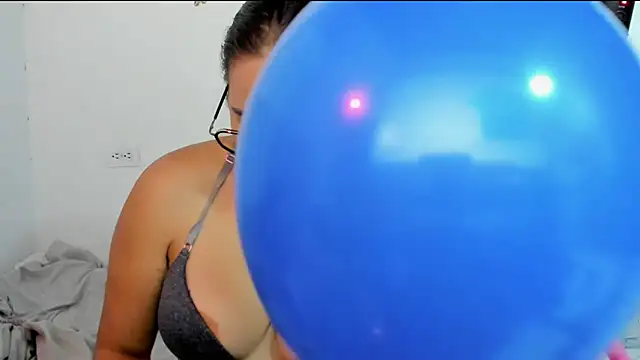 isa loves cum online show from April 3, 7:31 pm