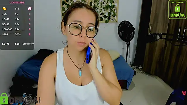 Snapshot of isa_loves_cum chatting on October 11, 2:12 am isa loves cum online show from October 11, 2:12 am