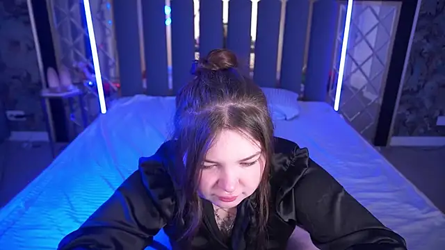 RosieMoons online show from February 25, 8:19 pm