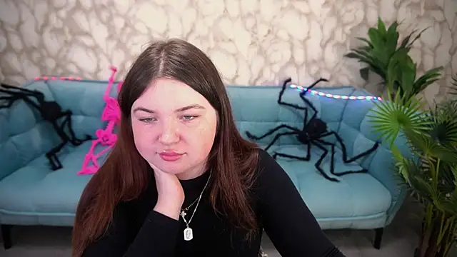 RosieMoons online show from October 24, 7:24 pm