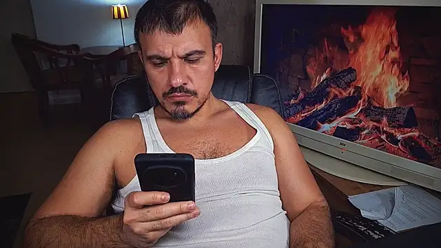 officeman7 online show from February 4, 9:41 pm