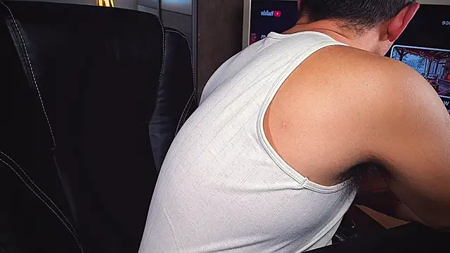 officeman7 online show from February 14, 4:09 pm