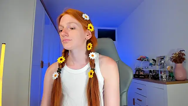 Snapshot of Aliceginger99 chatting on July 15, 1:18 pm Aliceginger99 online show from July 15, 1:18 pm