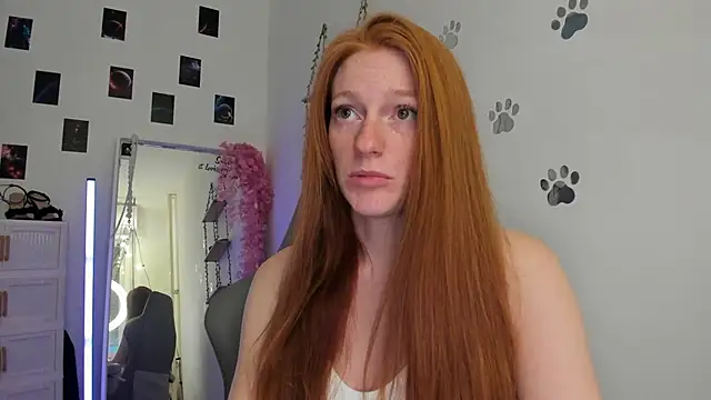 Snapshot of Aliceginger99 chatting on April 30, 1:18 pm Aliceginger99 online show from April 30, 1:18 pm