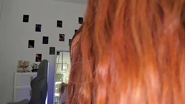Snapshot of Aliceginger99 chatting on May 6, 1:15 pm Aliceginger99 online show from May 6, 1:15 pm