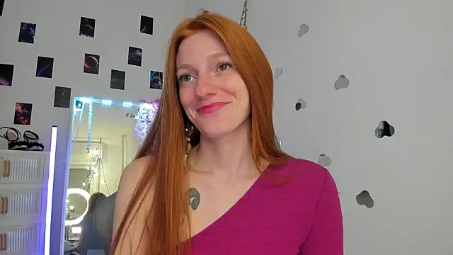 Snapshot of Aliceginger99 chatting on May 16, 2:05 pm Aliceginger99 online show from May 16, 2:05 pm