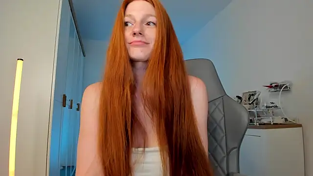 Snapshot of Aliceginger99 chatting on June 26, 1:39 pm Aliceginger99 online show from June 26, 1:39 pm