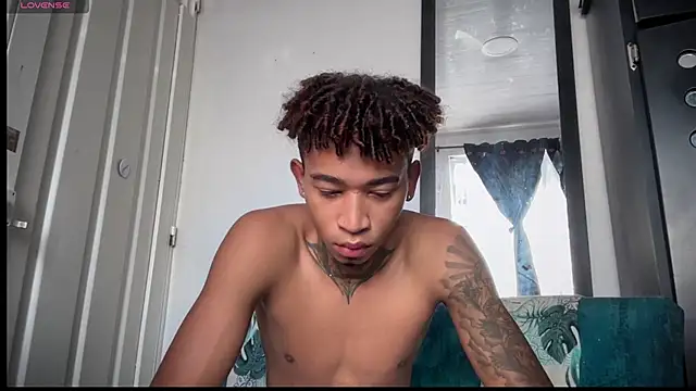 sexy blacks  online show from December 3, 12:15 pm