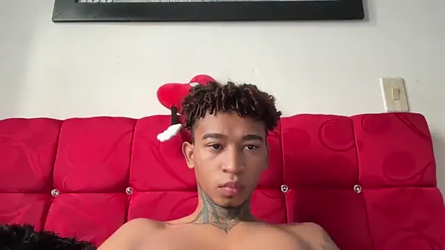Snapshot of sexy_blacks_ chatting on October 17, 12:29 pm sexy blacks online show from October 17, 12:29 pm