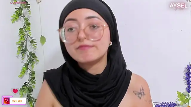 Snapshot of aysel_elid chatting on March 22, 7:53 pm aysel elid online show from March 22, 7:53 pm