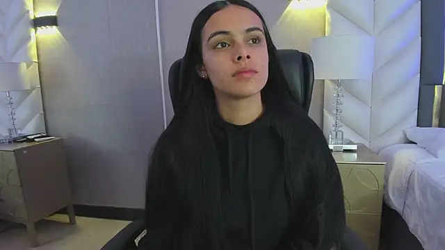 ChloeHarper  online show from January 11, 12:34 pm