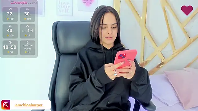 ChloeHarper  online show from October 17, 7:04 pm