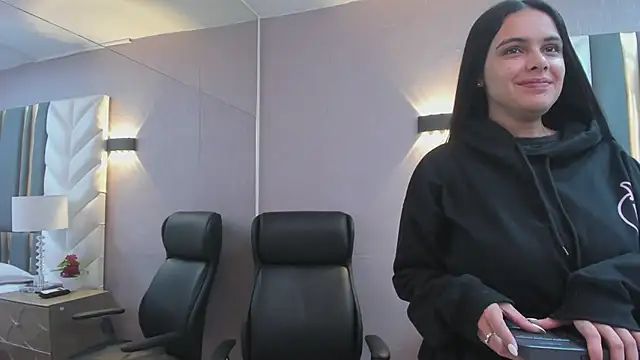 ChloeHarper  online show from February 21, 11:56 am