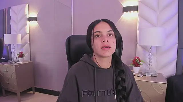 ChloeHarper  online show from February 5, 11:39 am