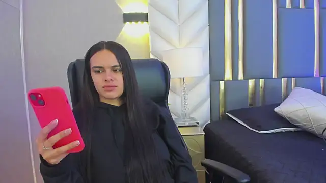 ChloeHarper  online show from April 29, 11:47 am