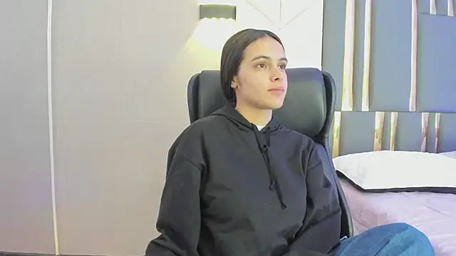 ChloeHarper  online show from June 1, 11:43 am