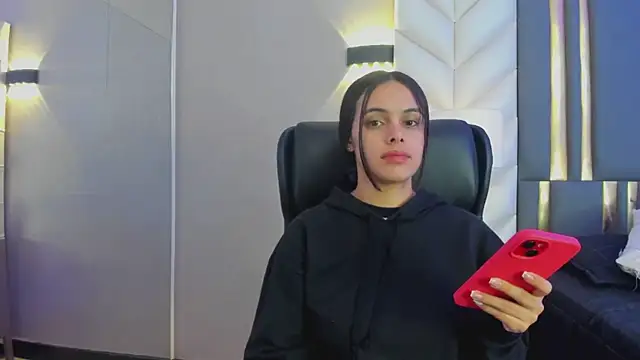 ChloeHarper  online show from May 14, 11:51 am