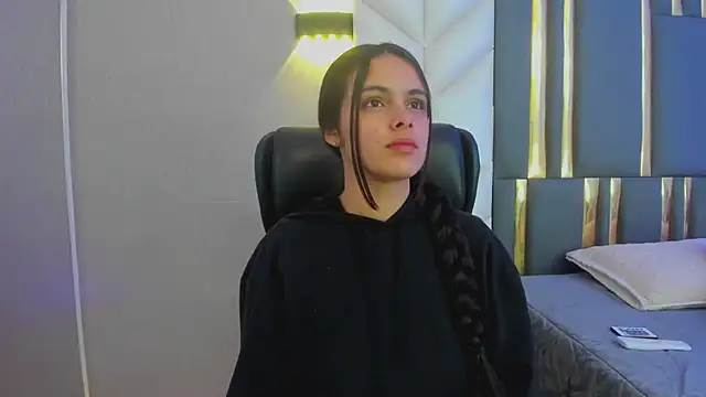 Snapshot of ChloeHarper_ chatting on July 15, 11:39 am ChloeHarper online show from July 15, 11:39 am