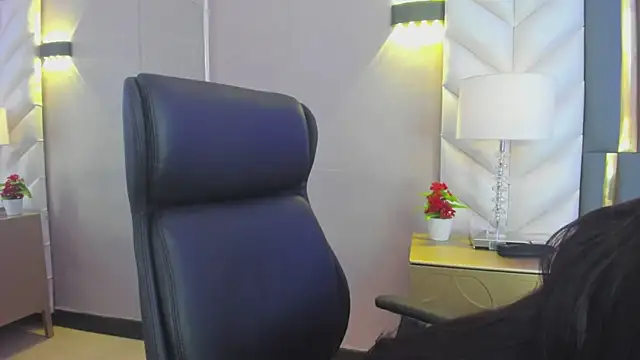 ChloeHarper  online show from March 13, 11:48 am