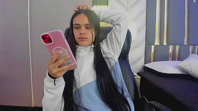 Snapshot of ChloeHarper_ chatting on June 21, 11:49 am ChloeHarper online show from June 21, 11:49 am