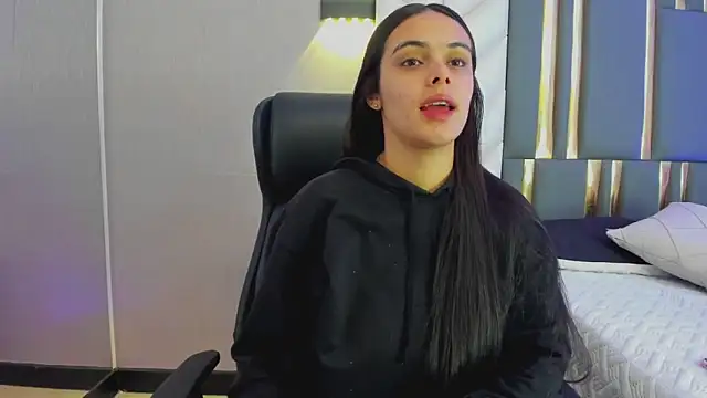 Snapshot of ChloeHarper_ chatting on June 5, 1:28 pm ChloeHarper online show from June 5, 1:28 pm