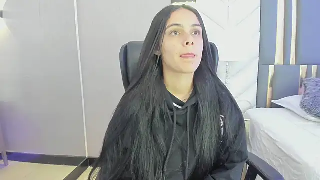 ChloeHarper  online show from February 19, 12:24 pm