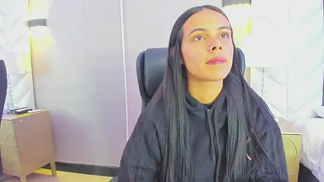 ChloeHarper  online show from January 13, 11:25 am