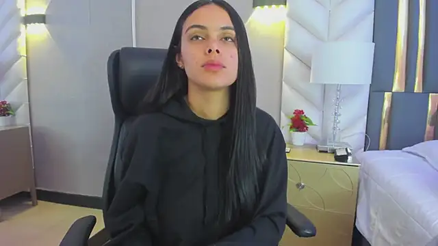 ChloeHarper  online show from March 11, 11:48 am