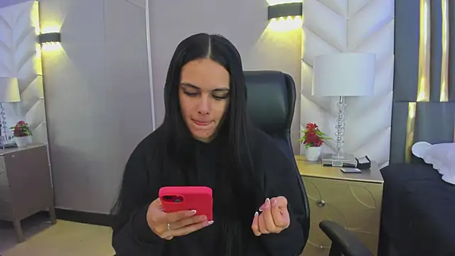 ChloeHarper  online show from March 28, 11:55 am