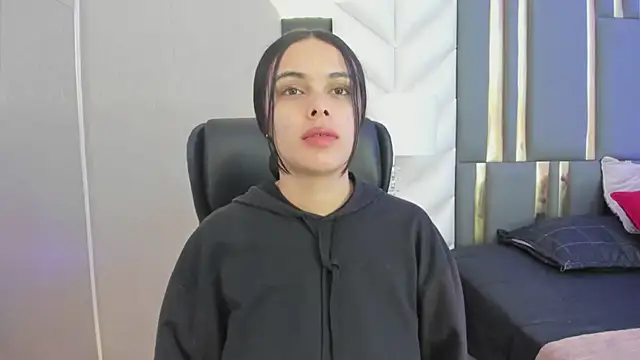 ChloeHarper  online show from April 8, 11:55 am