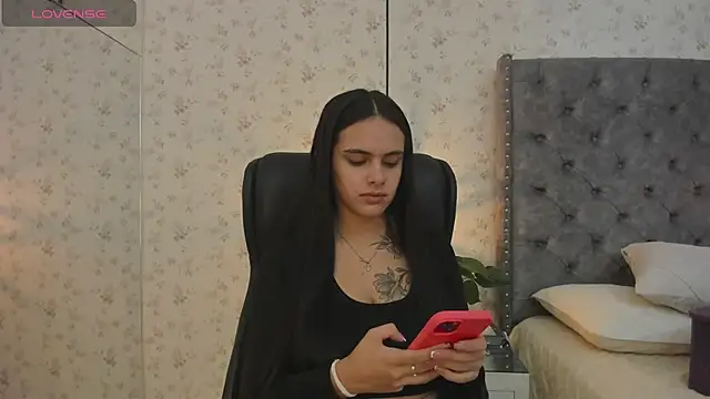 ChloeHarper  online show from May 28, 11:38 am
