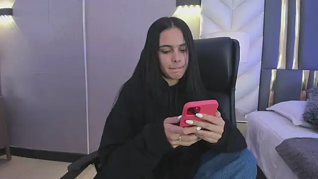 ChloeHarper  online show from February 12, 11:21 am