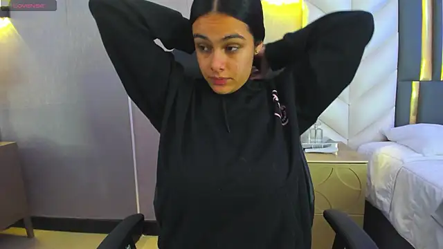 ChloeHarper  online show from January 14, 11:47 am