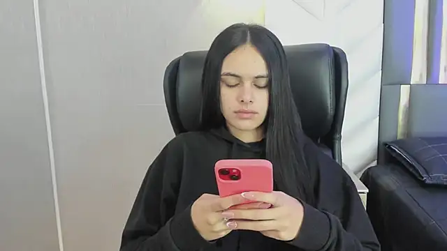 ChloeHarper  online show from April 3, 11:38 am