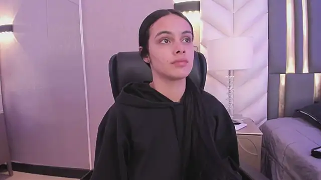 ChloeHarper  online show from April 15, 11:59 am