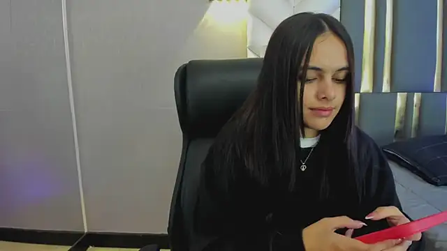 ChloeHarper  online show from April 16, 12:17 pm