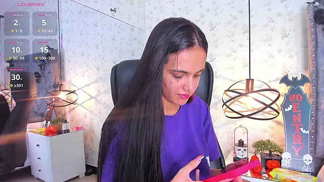 Snapshot of ChloeHarper_ chatting on October 24, 1:43 pm ChloeHarper online show from October 24, 1:43 pm