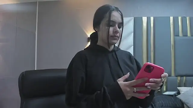 ChloeHarper  online show from May 15, 11:41 am