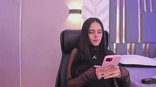 Snapshot of ChloeHarper_ chatting on June 14, 12:17 pm ChloeHarper online show from June 14, 12:17 pm