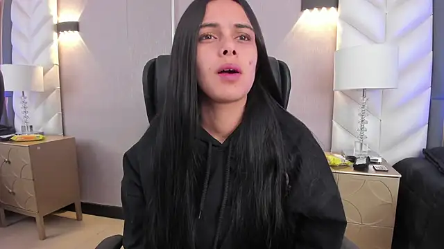 Snapshot of ChloeHarper_ chatting on December 15, 11:38 am ChloeHarper online show from December 15, 11:38 am